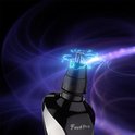 Detail van de kop van de zwarte Fayd Pro neustrimmer met blauwe elektrische vonken.