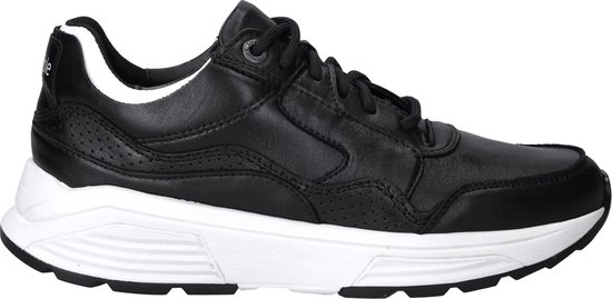 Sneaker noire en cuir avec des accents blancs sur la semelle et le talon.