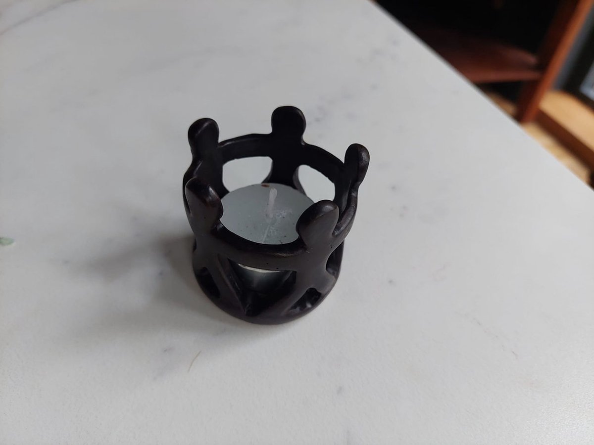 Floz Design kleine vriendenkring vijf personen - klein beeld vriendenkring - met waxinelichtjeshouder - zwart - 6 cm - fairtrade