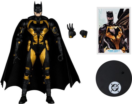 Batman Earth-2 actiefiguur, met extra handen en display standaard, naast de verpakking en artcard.