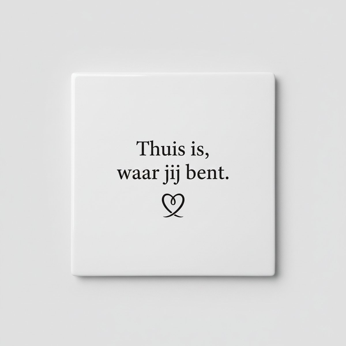 Thuis Is, Waar Jij Bent – Minimalistische Liefdesquote Keramische Tegel 15 × 15 cm | Hart