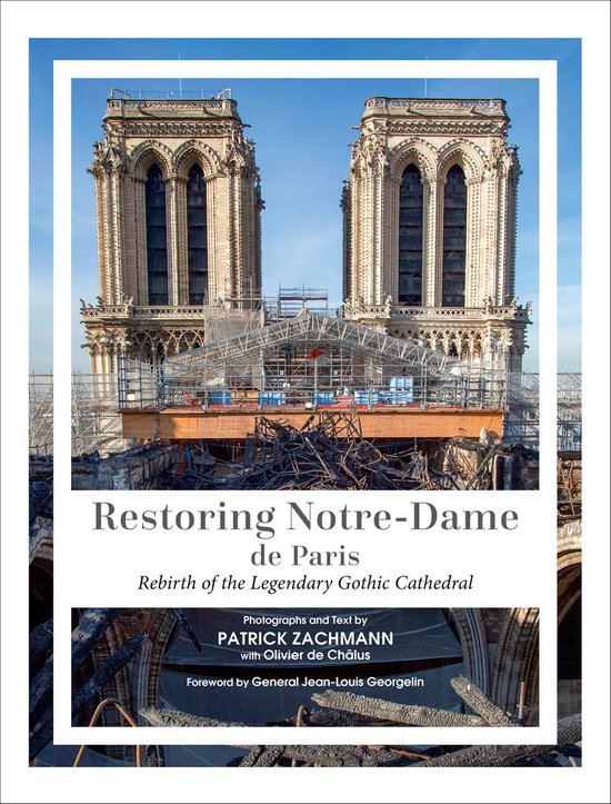 Boek 'Restoring Notre-Dame de Paris' over de wedergeboorte van de kathedraal, met foto's van Patrick Zachmann.