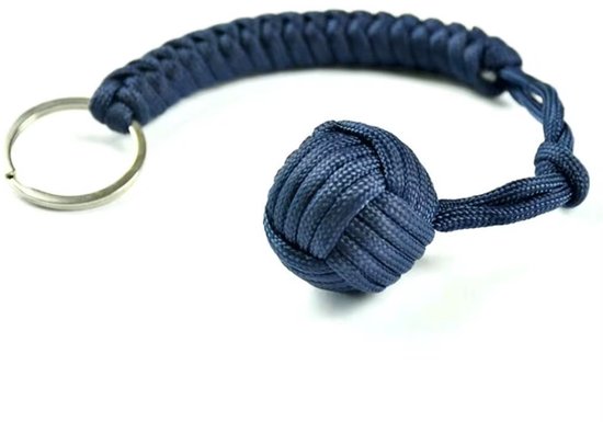 Donkerblauwe paracord sleutelhanger met een stalen bal aan het uiteinde.