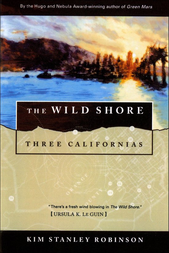 Boekcover: gloeiende oranje lucht boven stad en water. Titel: The Wild Shore, Three Californias.