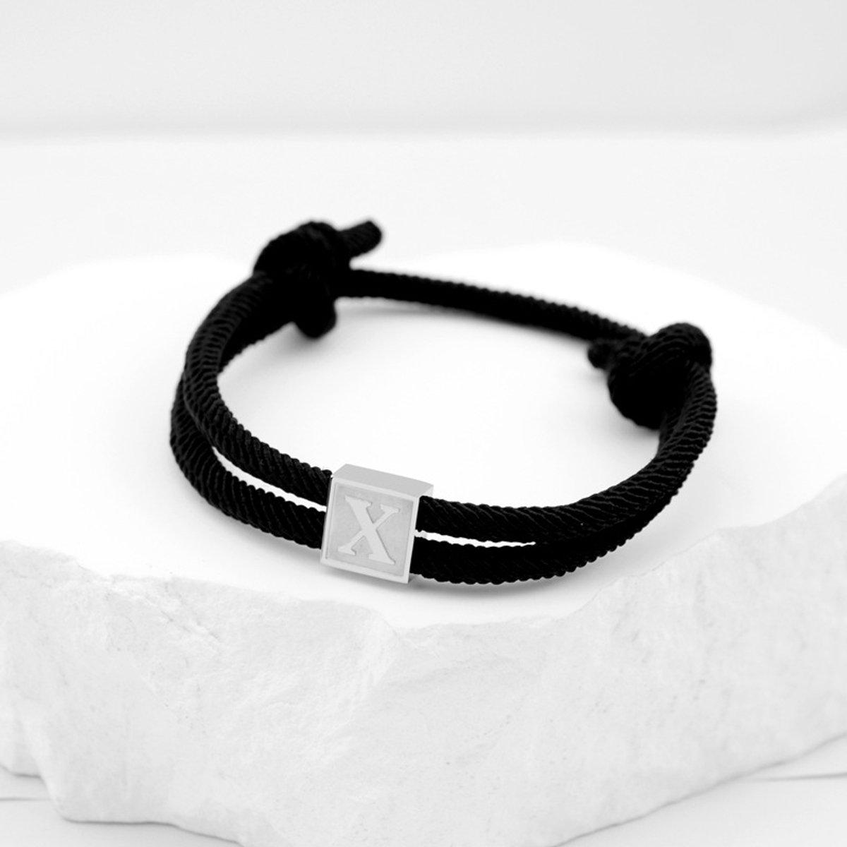 Handgeweven armband met hanger van roestvrij staal, letterarmband, zwarte gevlochten armband, verstelbaar, letter X