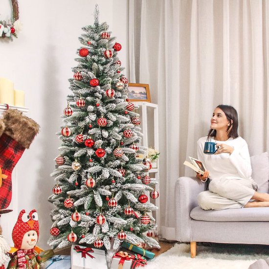 YITAHOME Prefab Kunstkerstboom Met Verlichting, 140 Cm Slanke Dennenboom 11 Rode Bessen 358 Pe Pvc Mengtakken En 100 Warmwitte Leds Voor Woonkamer Kantoordecoratie 2887750377