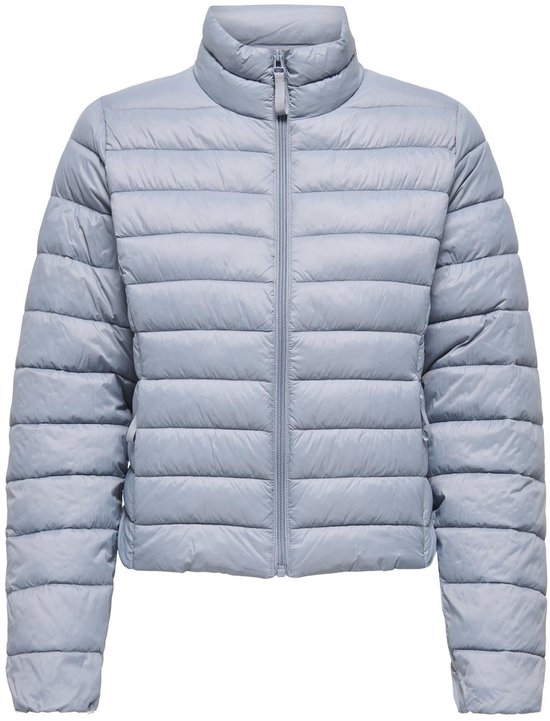 Veste d'hiver bleu clair pour femme, vue de face.