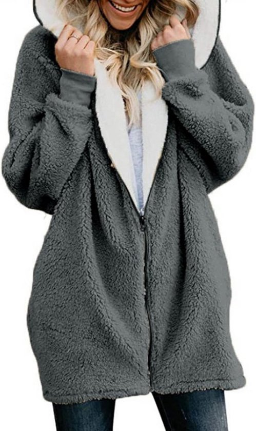 Grijze teddy fleece hoodie met capuchon en ritssluiting, met witte voering zichtbaar.