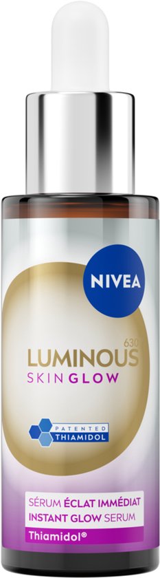 Flesje NIVEA Luminous630 Sérum Éclat Immédiat met gouden cirkel en paarse label.