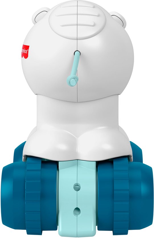 Achterkant van de witte Fisher-Price kruipbeer met blauwe wielen en een lichtblauw touwtje.