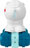 Achterkant van de witte Fisher-Price kruipbeer met blauwe wielen en een lichtblauw touwtje.