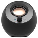 Zwarte ronde speaker met zilveren rand, koperkleurige speaker en een volumeknop.