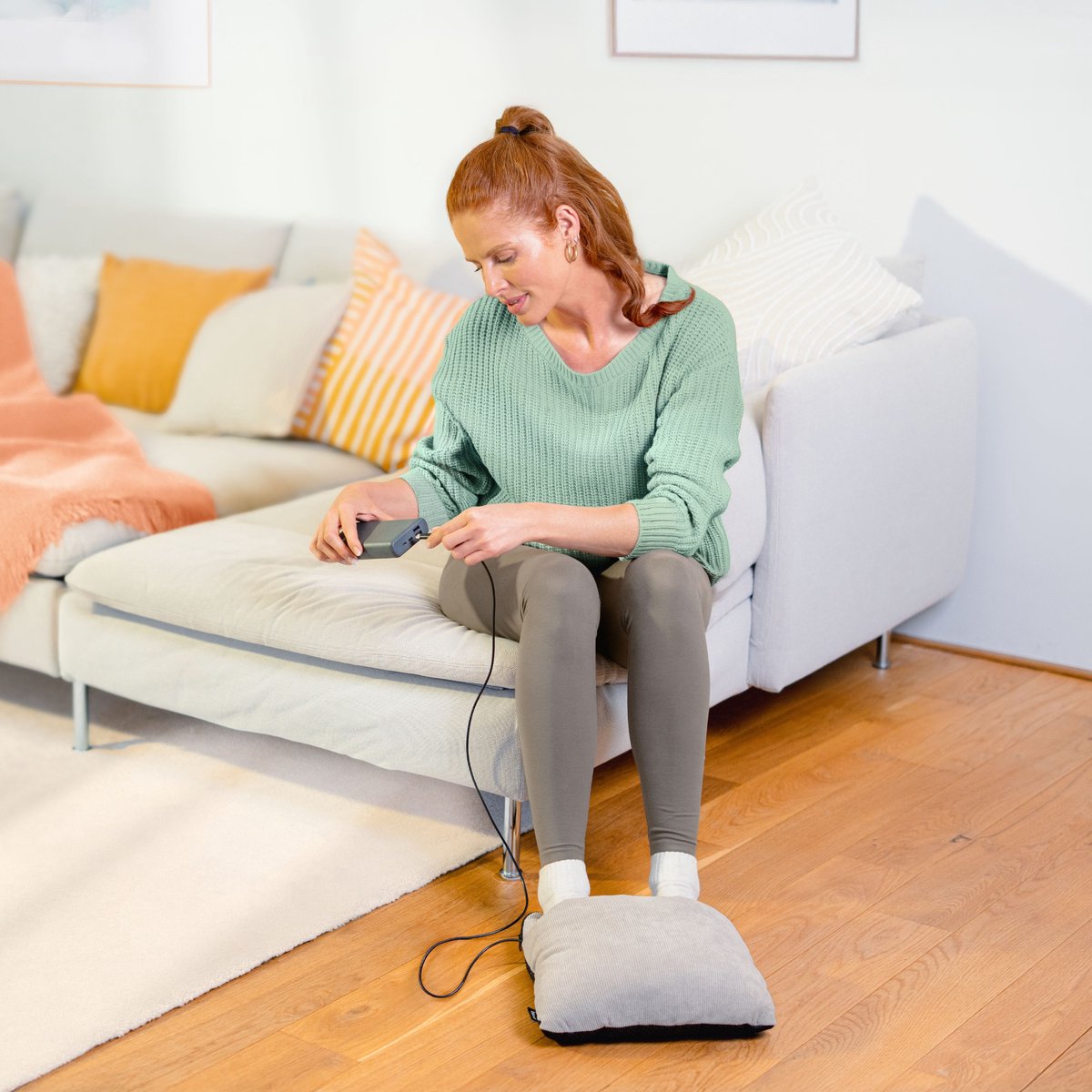 Beurer FM 28 Elektrische Voetenwarmer - Voetmassage apparaat & Warmtekussen voeten: 2-in-1 – 27 x 34 cm – Vibratiemassage – Kussen look in Zachte Ribstof – Geschikt tot Schoenmaat 43 – Automatische Uitschakeling – 3 Jaar Garantie — cadeau in Verzorging - foto 8