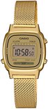 Gouden Casio dameshorloge met mesh band en digitaal display. Tijd 10:58:50.