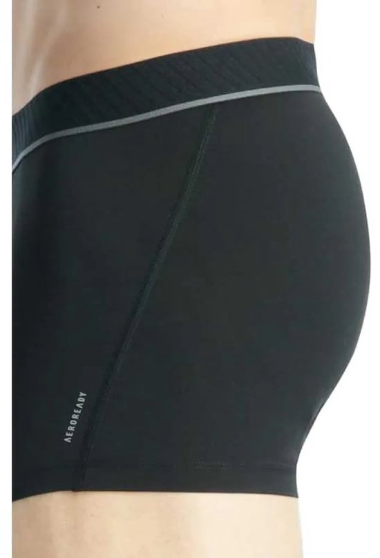 Zijzicht van zwarte boxer met grijze Adidas logo band en AEROREADY tekst.