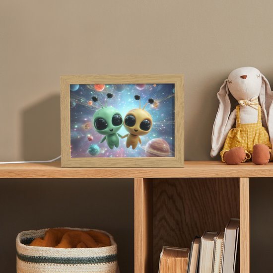 Nachtlampje 20x15 cm - Kinder lampje - Aliens - Ruimte - Planeten - Tafellamp kinderkamer - Slaapkamer lamp - Bedlamp kinderen - Kinderlampje stopcontact - Wandlamp babykamer - Nachtlampjes van Merkloos — afbeelding 3