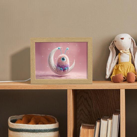 Nachtlampje 20x15 cm - Kinder lampje - Maan - Monster - Roze - Tafellamp kinderkamer - Slaapkamer lamp - Bedlamp kinderen - Kinderlampje stopcontact - Wandlamp babykamer - Nachtlampjes van OnlyWow — afbeelding 3