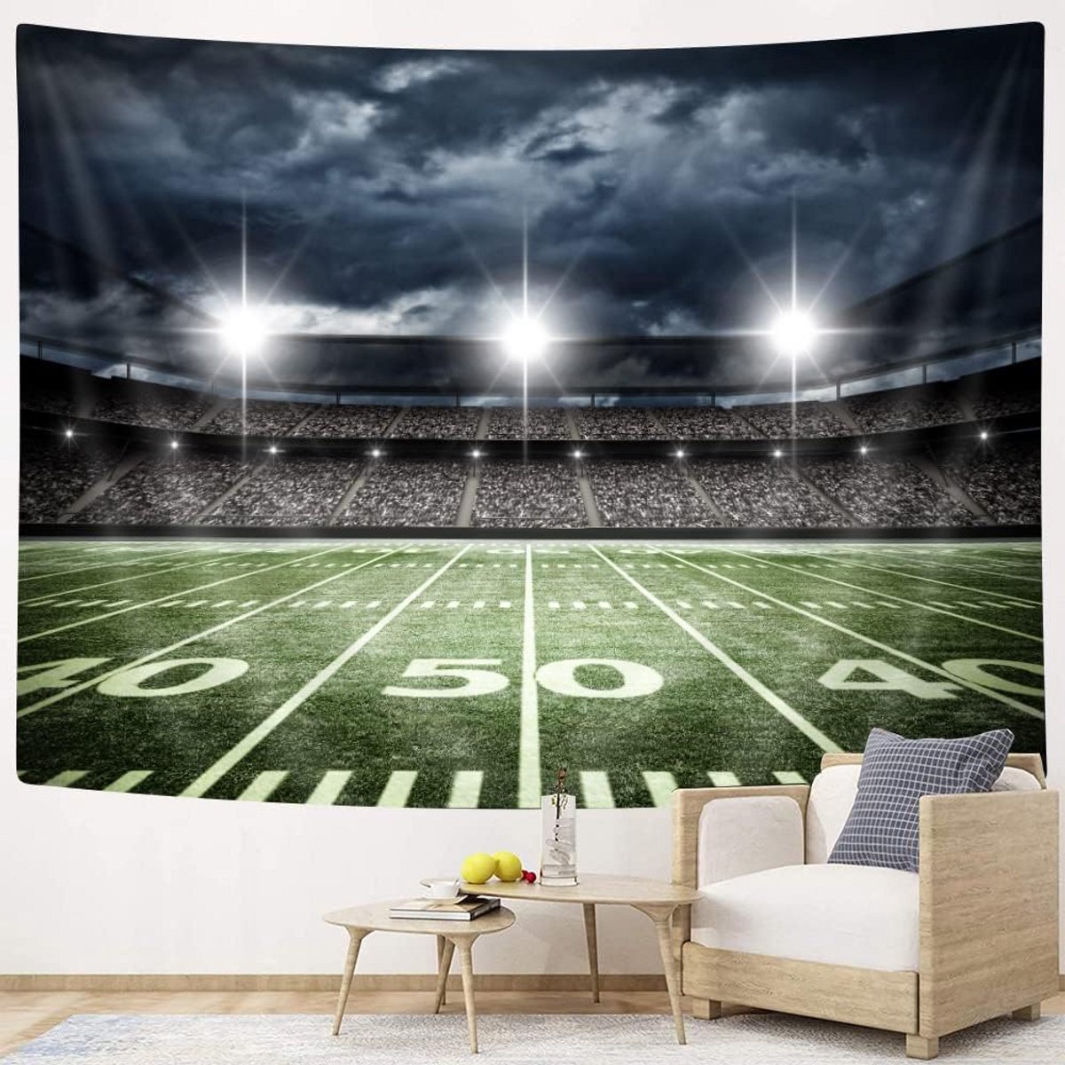 American Football Stadion Wandtapijt - Groen Grasveld met Licht in de Nacht - Modern Sportief Decor voor Slaapkamer en Woonkamer