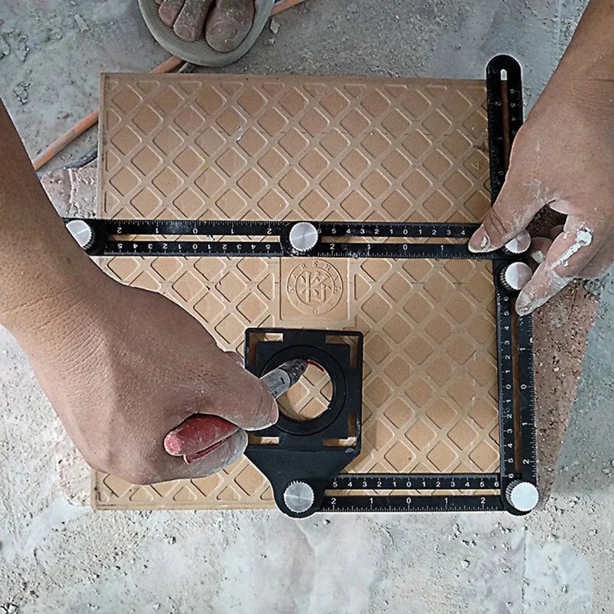 Professional Serie - Multi-Hoek Meetliniaal - Metalen Knoppen - Laser Markeringen - Aluminium Tool - Voor DIY-Gebruikers - Model 25cm
