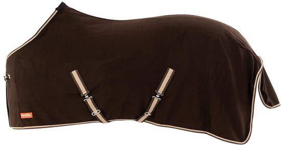 Bruine fleecedeken voor paarden met beige biezen en sluitingen.