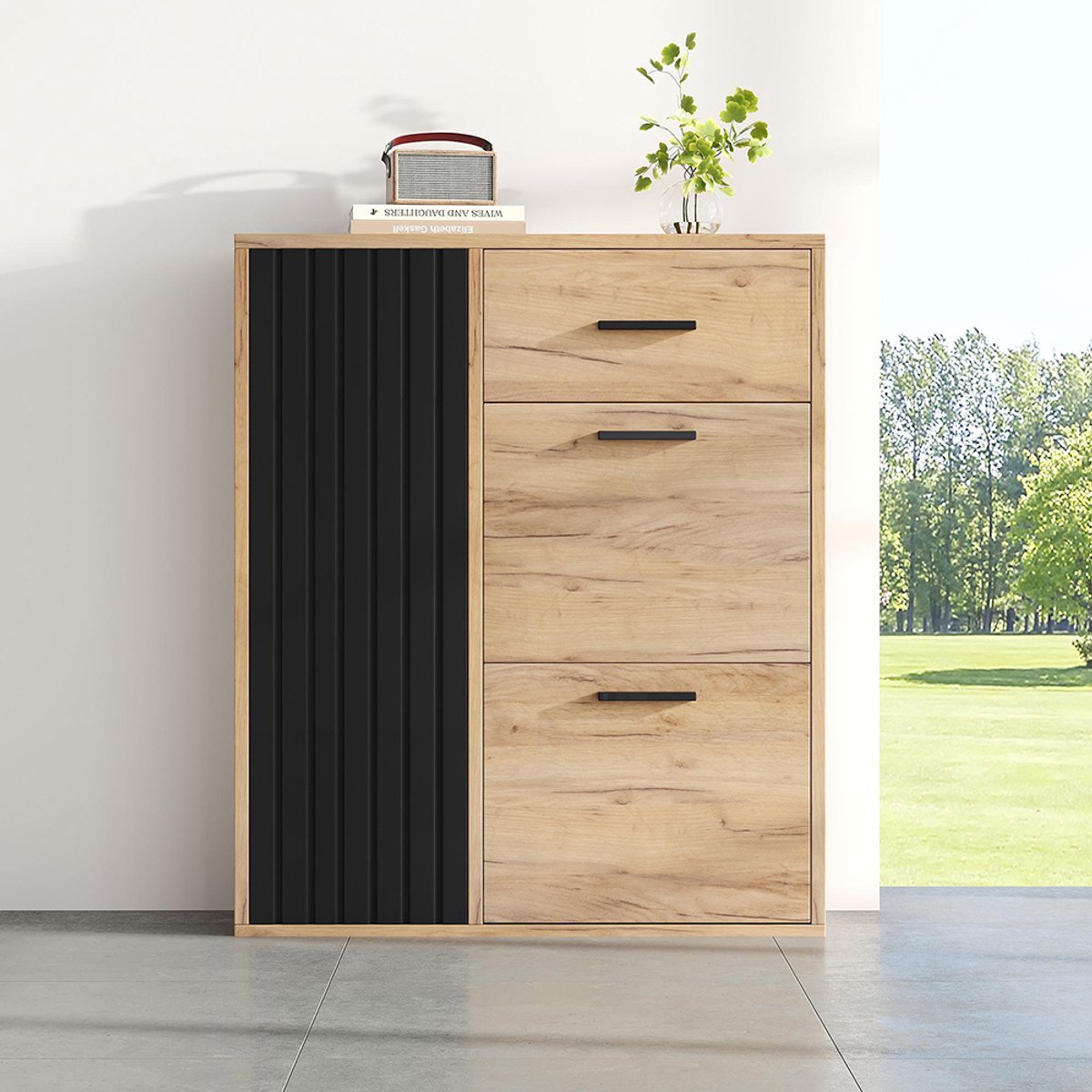KOMHTOM - Moderne Schoenenkast 80 cm - Met Verstelbare Planken en Zwarte Handgrepen - 1 Lade, 2 Neerklapbare Schoenenvakken en 1 Deur - Zwart en Natuurtinten - L80xD24xH95.5 cm