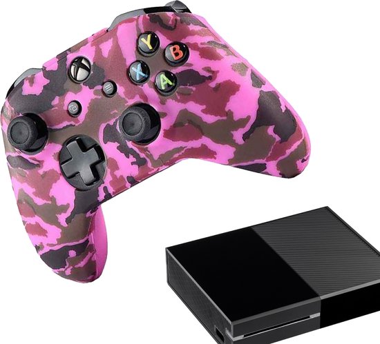 Xbox controller met roze camouflage patroon naast een zwarte Xbox console.
