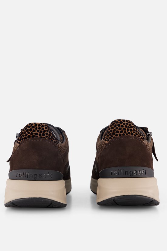 Achterkant van twee bruine sneakers met luipaardprint kraag en 'rollingsoft' op de hak.