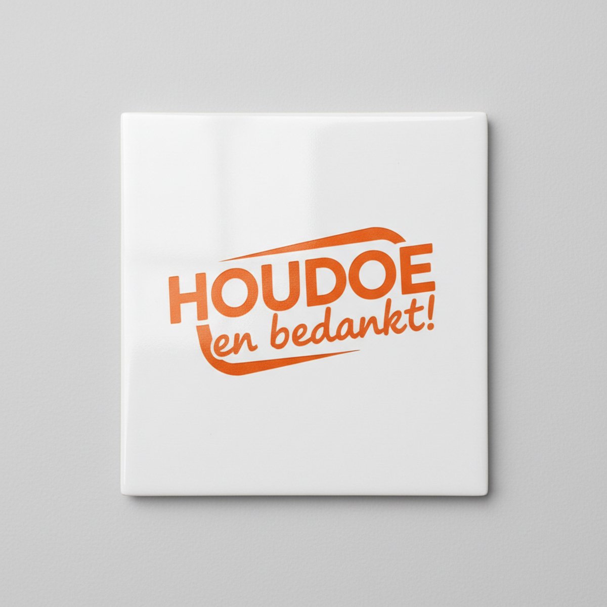 Nevolis Nederlandse Afscheid Quote Keramische Tegel “Houdoe en Bedankt” – Moderne Typografie Wanddecoratie – 15 x 15 cm Multi Color