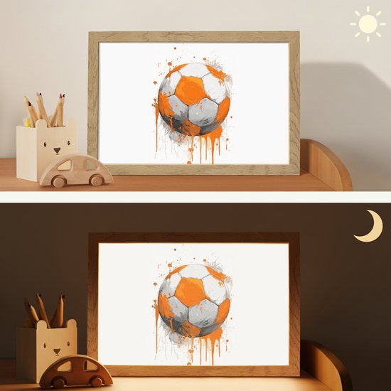 Nachtlampje 30x20 cm - Kinder lampje - Voetbal - Abstract - Oranje - Verfspatten - Tafellamp kinderkamer - Slaapkamer lamp - Bedlamp kinderen - Kinderlampje stopcontact - Wandlamp babykamer - Nachtlampjes van OnlyWow — afbeelding 4