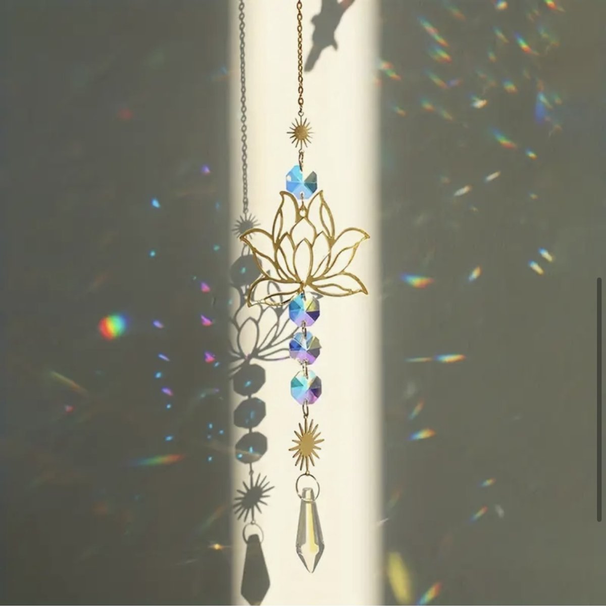Suncatcher - raamhanger - zonnevanger - kristal - goudkleurig - lotus