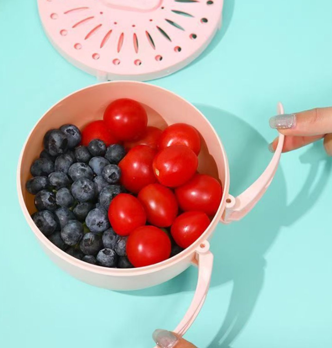 Roze fruitvergiet met deksel, geschikt voor thuisgebruik, als groentewasmand, voor in de koelkast, voor een picknick in de buitenlucht, een multifunctionele fruit- en groenteschaal.
