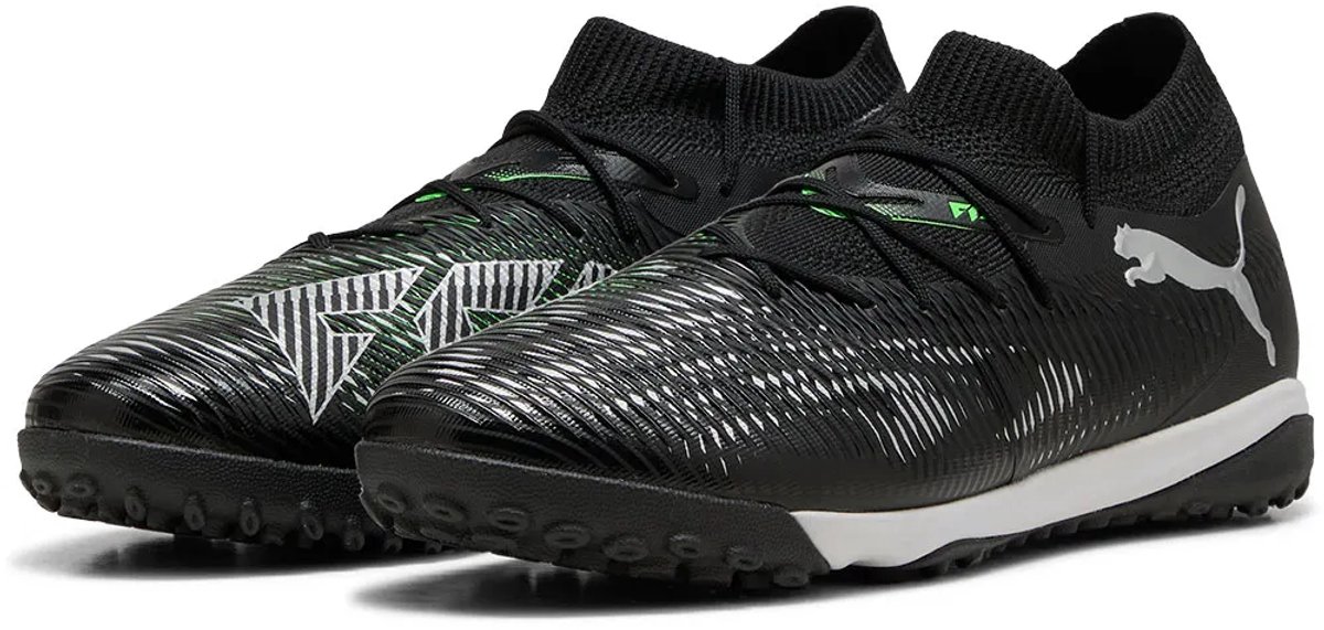 Puma FUTURE 8 MATCH voetbalschoenen in zwart met groene accenten, lichtgewicht mesh bovenwerk en lage rubberen buitenzool.