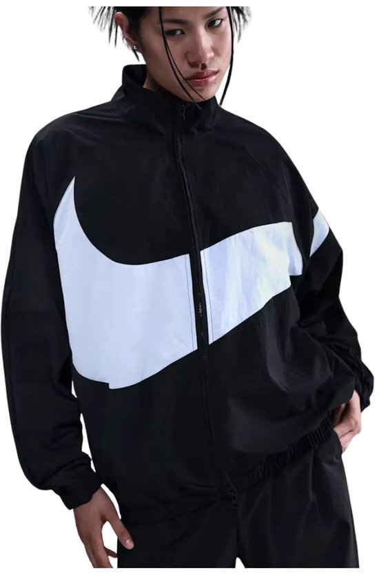 Veste tissée surdimensionnée Nike sportswear pour femmes en couleur noir.