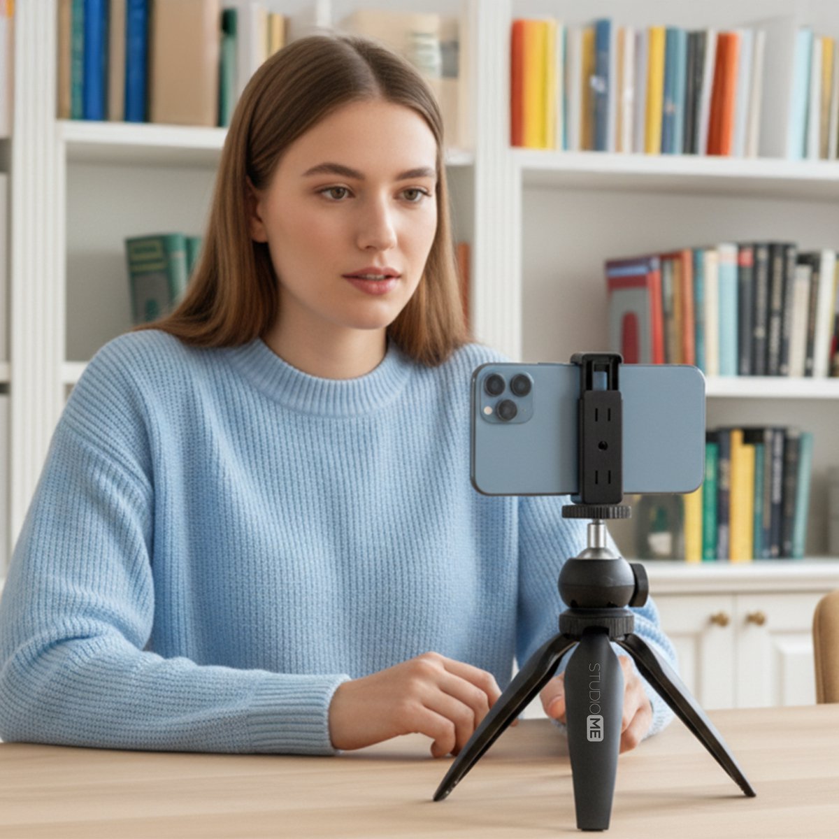Studio ME - Compact Smartphone Tripod thumbnail 4