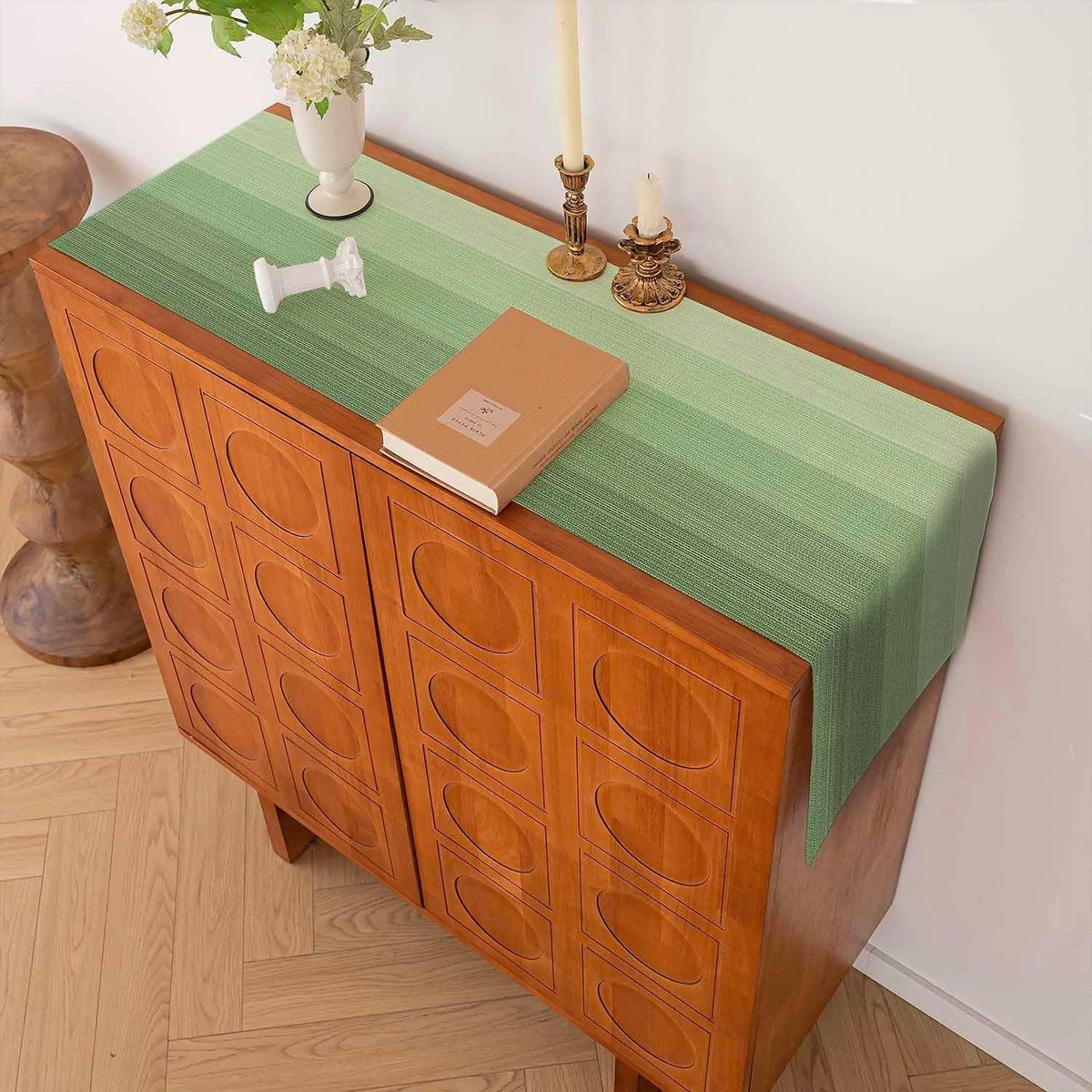 Elegante Tafelloper Saliegroen Kleurverloop Wasbaar voor Keuken en Feest