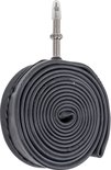 Opgerolde zwarte fietsband met Presta ventiel en transparante dop.