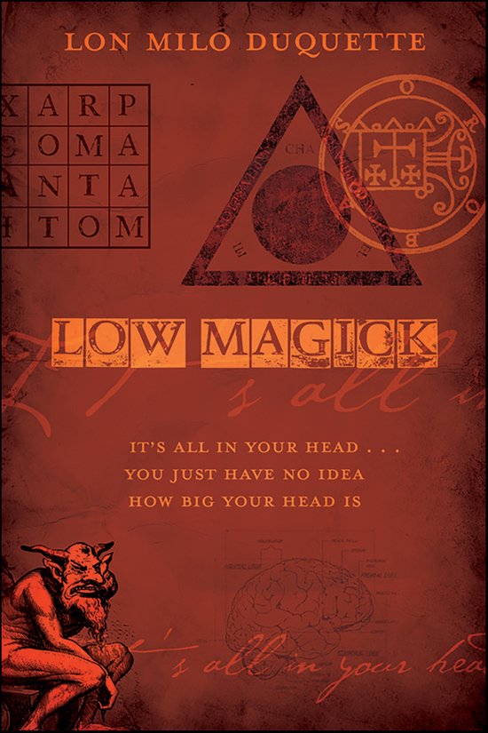 Boek "Low Magick" met illustraties van een duivel, een brein en mystieke symbolen. Titel "Low Magick" in oranje letters.