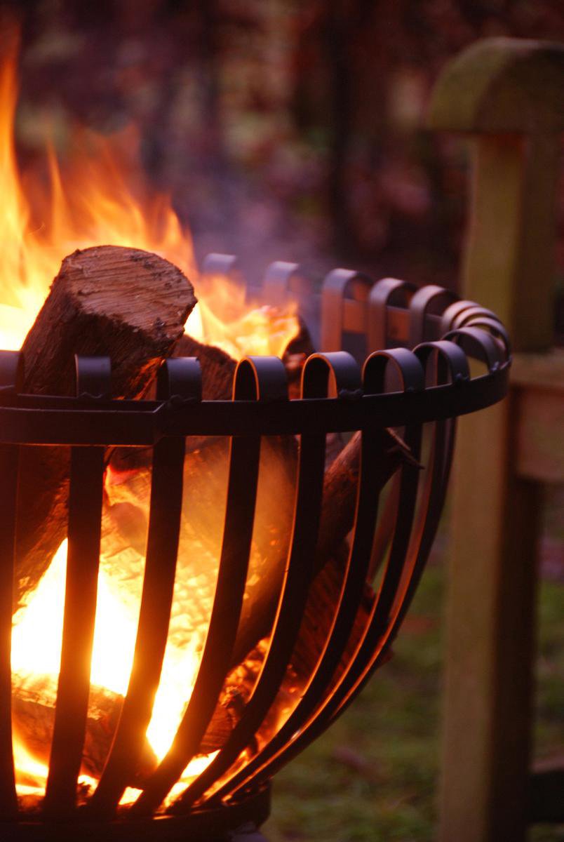Esschert Design Fire Basket - 61 x 50 x 54,5 cm - Black