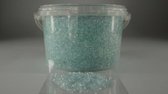 Bloemisterij Vulmateriaal - Emmer Glas Light Blue 2-4mm 2,5ltr