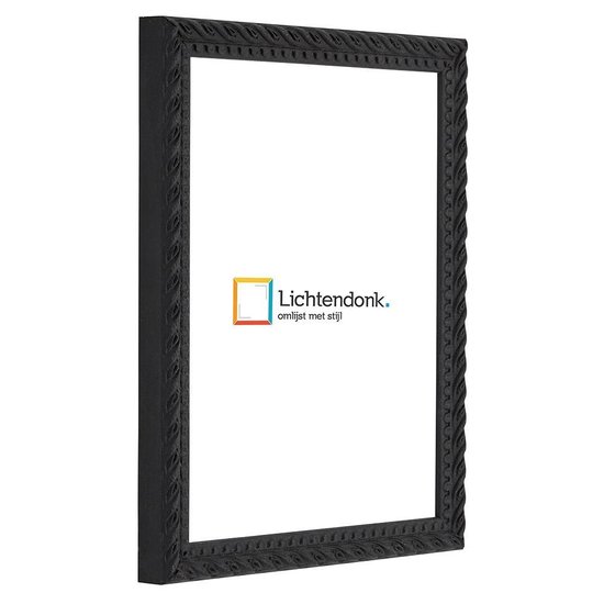 Cadre baroque noir, photographié en perspective, avec motif détaillé et logo 'Lichtendonk.'