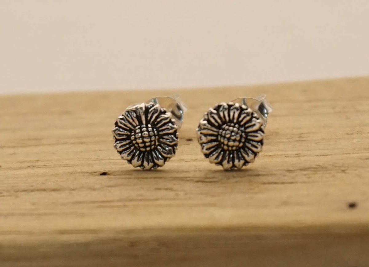 Sterling zilveren zonnebloemen oorbellen - zonnebloemen oorknoppen van 925 zilver - zilveren zonnebloemen oorknopjes - bloemetjes oorbellen van sterling zilveren - vrouwelijke oorbellen van een natuur item - kleine oorknopjes zonnebloem