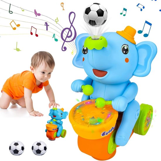 Baby kruipt naar blauw olifant speelgoed dat trommelt, met voetbal op hoofd en muzieknoten.