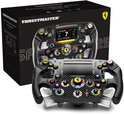 Race stuurwiel met carbonfiber look, Ferrari logo en digitaal display, in verpakking.