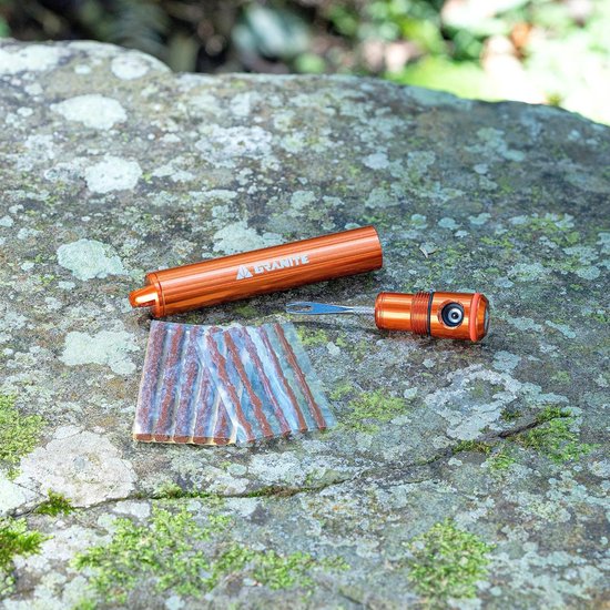 Tubeless Banden Reparatie Set met Geïntegreerde CO2 Flesje Pomp - Inclusief 2 Maten Pluggen van Merkloos — afbeelding 2