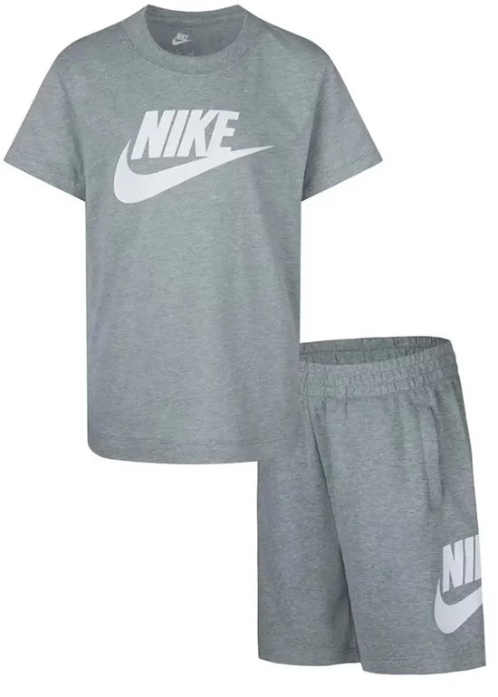 Nike club t-shirt & short set in de kleur marine.