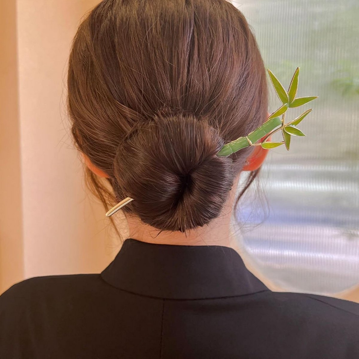 Elegante metalen haarspeld met rozendecoratie voor opgestoken haar