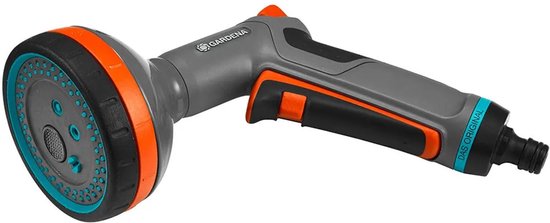 Grijze Gardena sproeikop met oranje en blauwe details, liggend op een witte achtergrond.