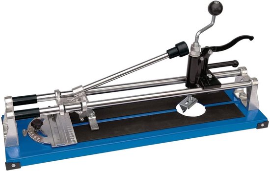 Handmatige tegel snijmachine met blauwe basis, metalen rails en hefboom.