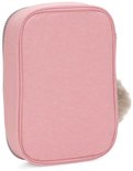 Achterkant van een roze Kipling pennenetui met pluizige sleutelhanger aan de zijkant.