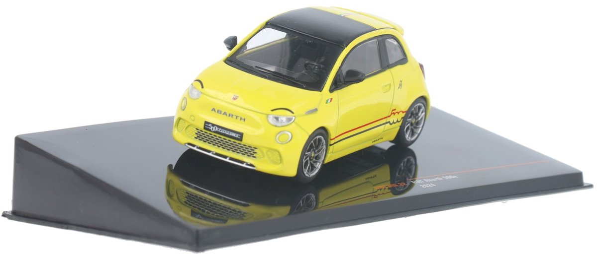 Fiat 500e Abarth 2024 Geel Modelauto 1/43 Ixo Models
